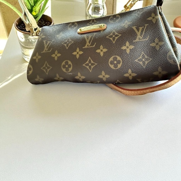 Authentic Pre-owned Louis Vuitton Monogram Eva Clutch - Picture 1 of 10